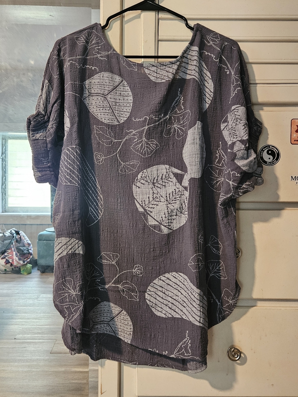 KEALOPIKO CINCHED SLEEVE BLOUSE - SIZE SMALL - GREY/BLUE COLOR